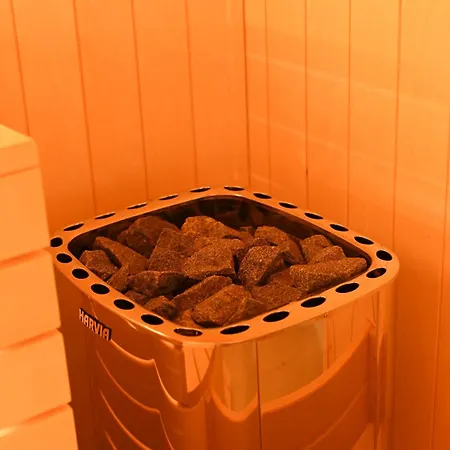לינה וארוחת בוקר Cannes - Grota Solna, Sauna Finska *